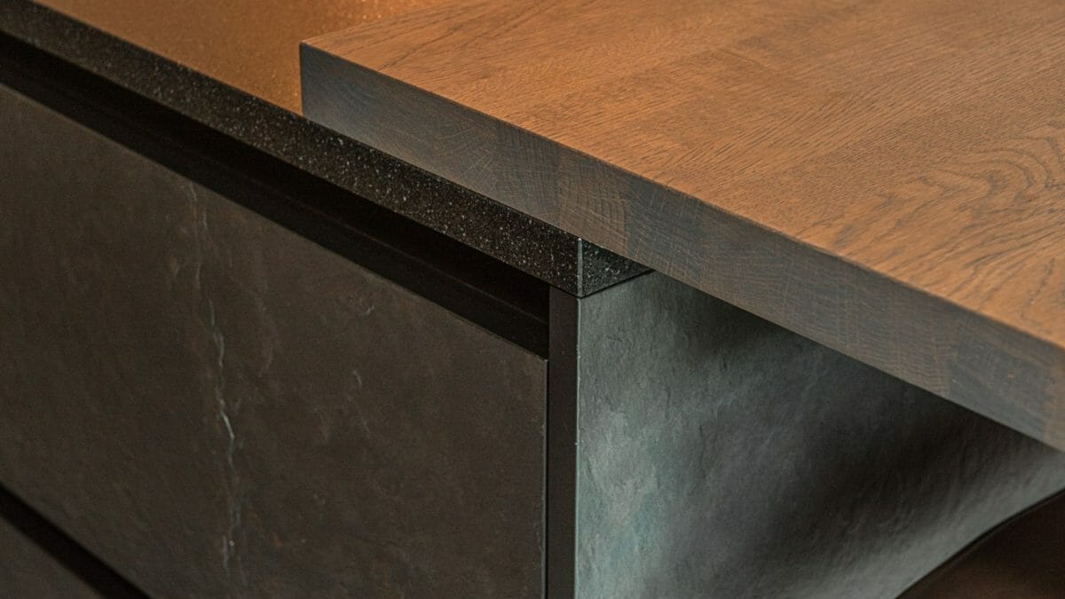 Overlapping worktops