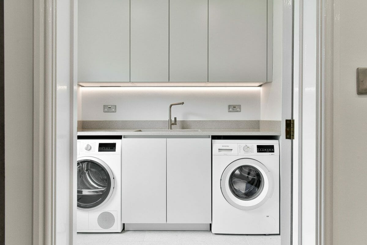 Handleless Concrete Effect Kitchen