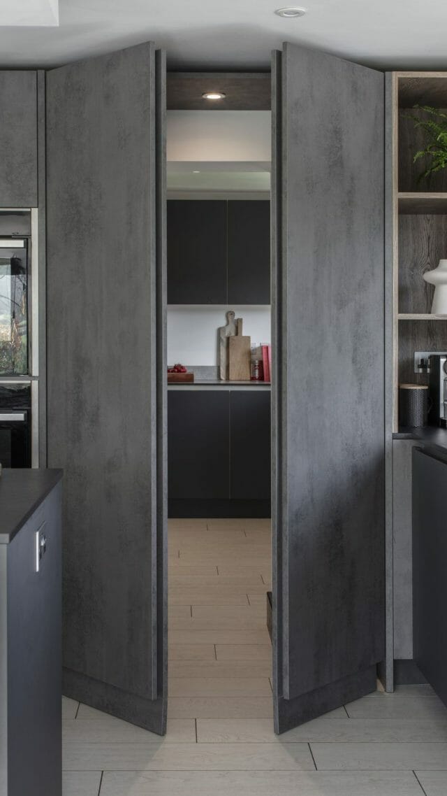 MODERN MATT BLACK KITCHEN