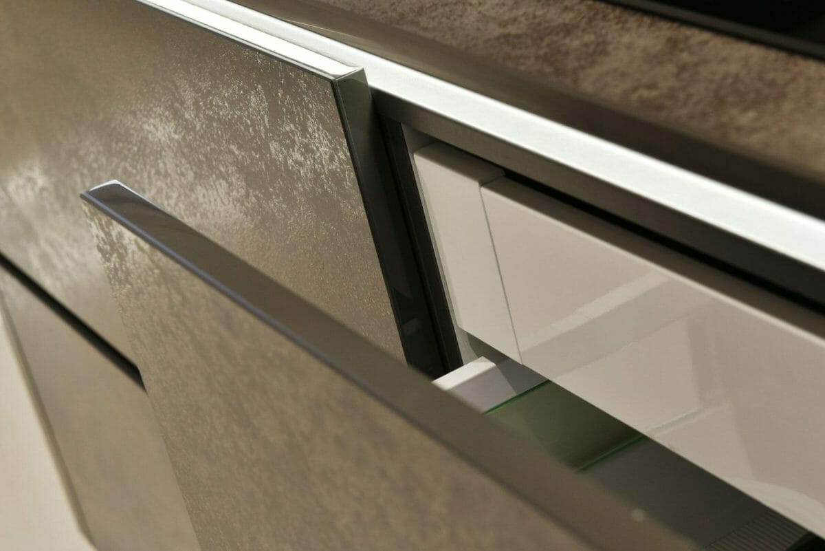 Handleless Kitchen Draws