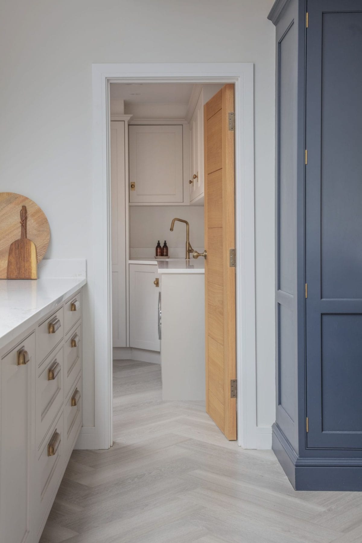 Modern Open Plan Handleless Kitchen