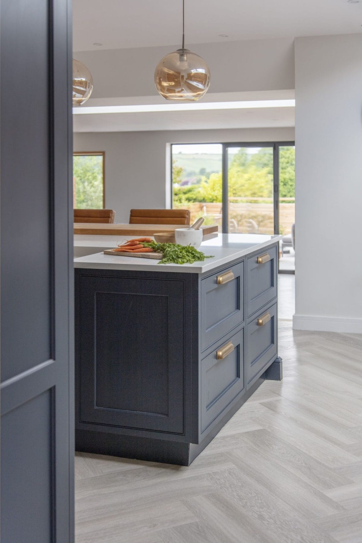 Modern Open Plan Handleless Kitchen